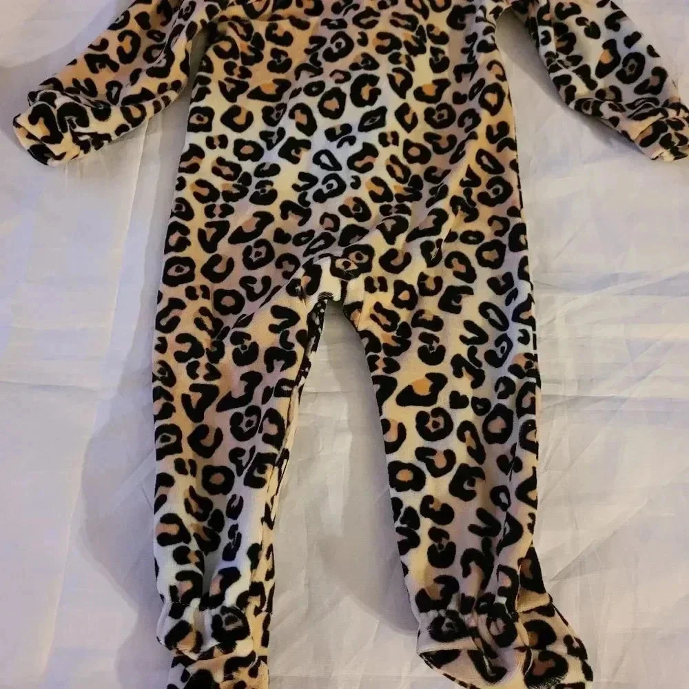‎Lepord one piece Infant Girl Size 6-9 month outfit